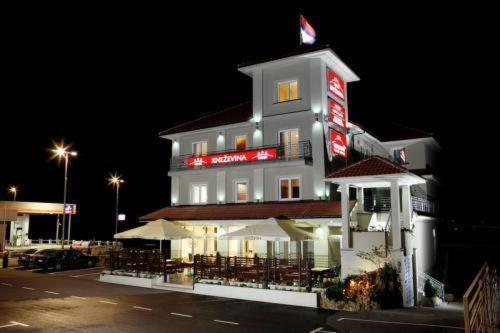 Hotel Knezevina Враниц Екстериор снимка