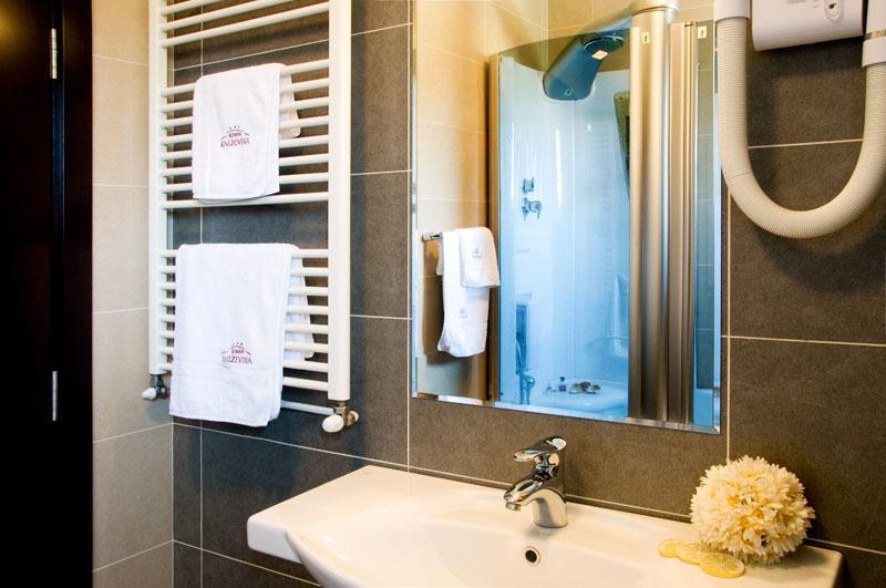 Hotel Knezevina Враниц Екстериор снимка